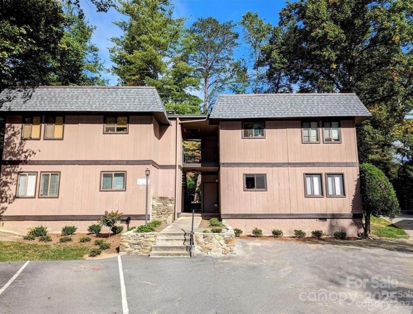 11 Lake Dr. #B-1, Hendersonville, NC 28739
