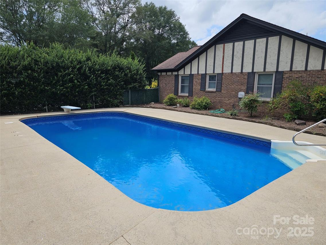 1015 37th Ave., Hickory, NC 28601