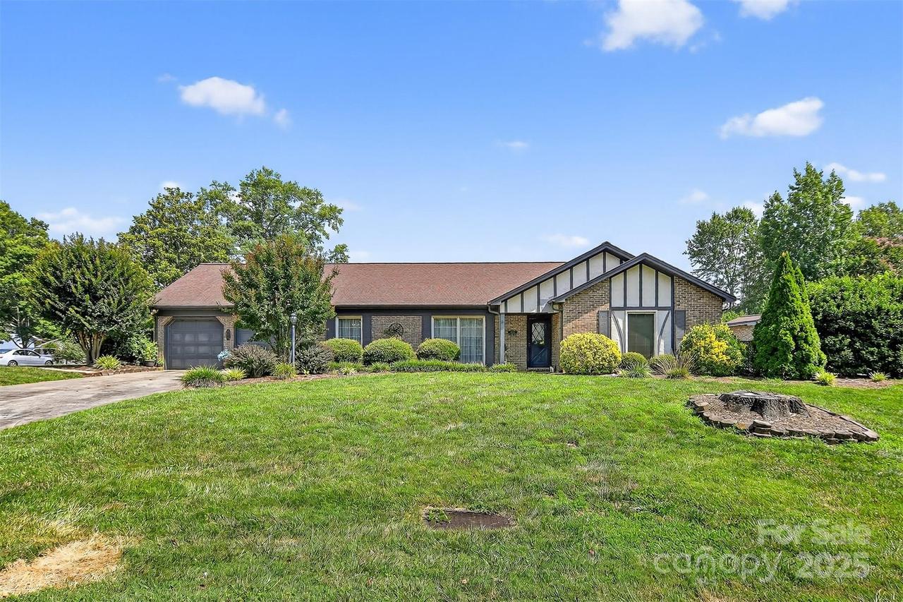 1015 37th Ave., Hickory, NC 28601