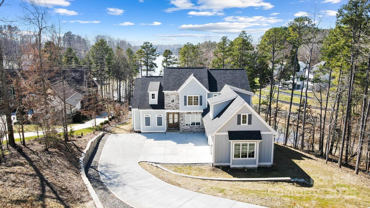 154 Fox Hunt Dr., Mooresville, NC 28117