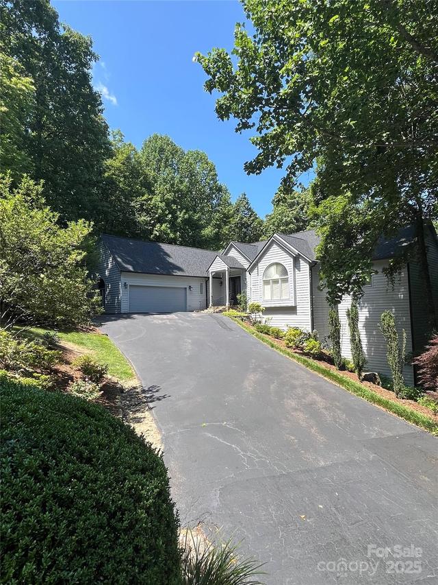 135 Poplar Loop, Flat Rock, NC 28731