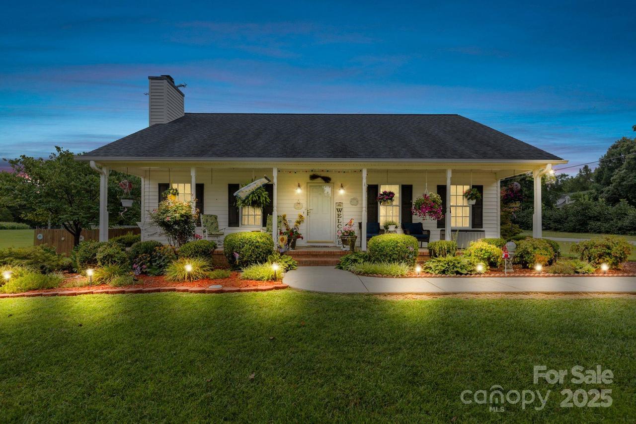 108 Camden Ct., Advance, NC 27006