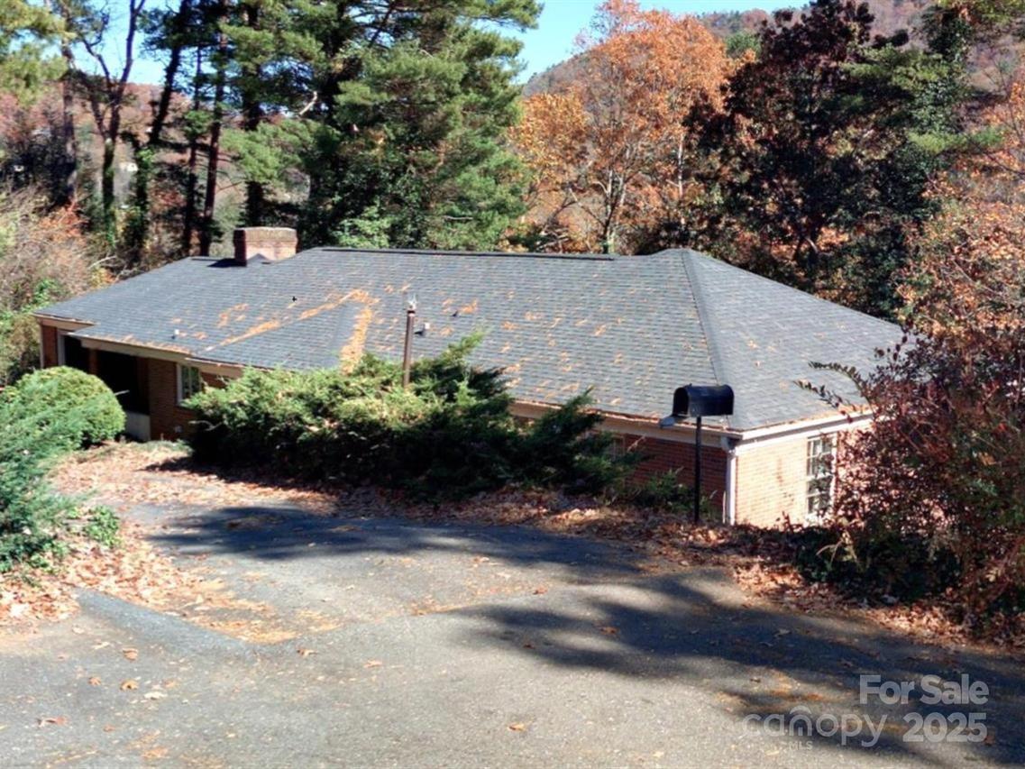 50 Kimberly Knoll Rd., Asheville, NC 28804