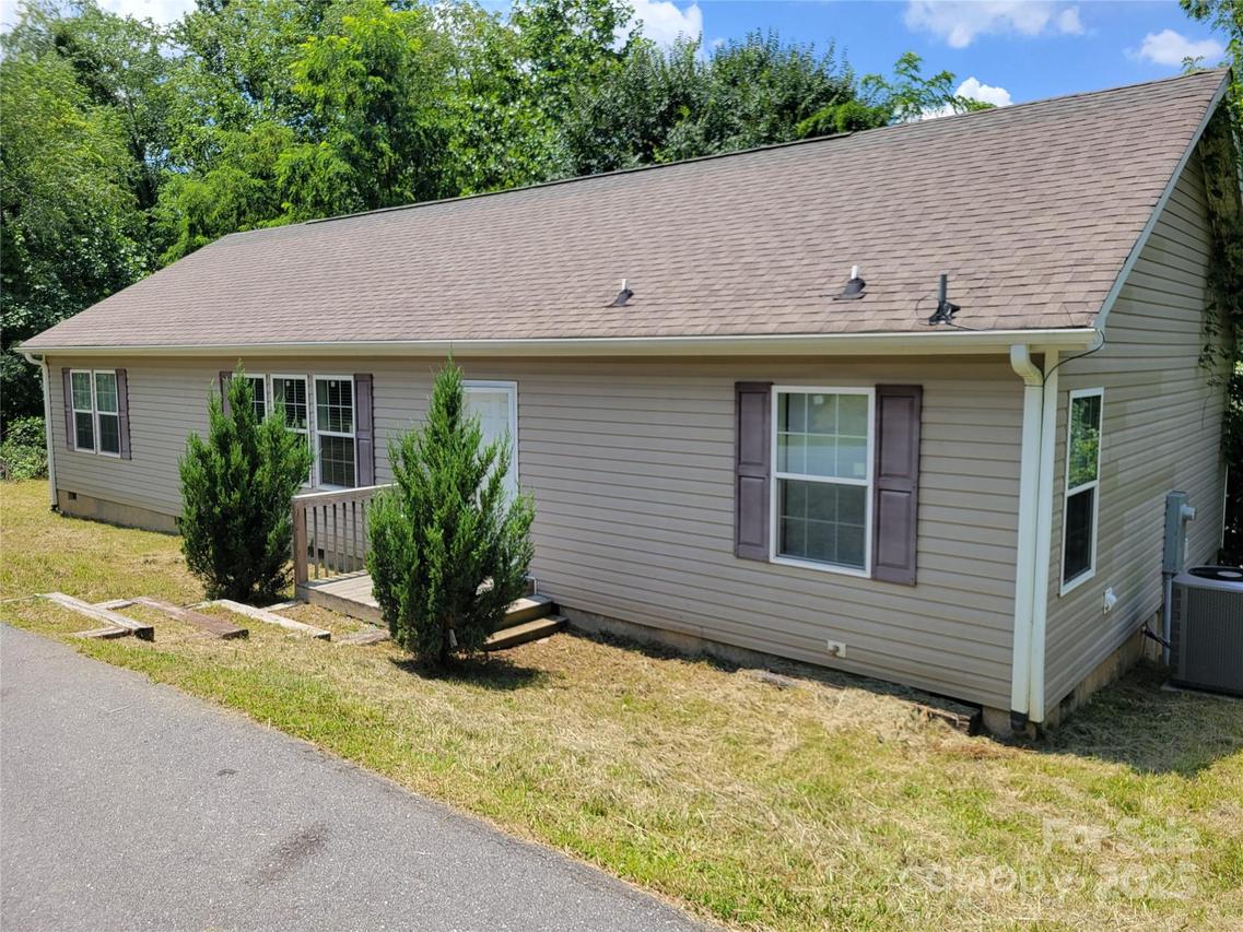 3 Dadoo Dr., Asheville, NC 28806