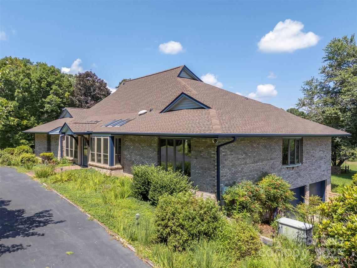 26 Canter Ct., Horse Shoe, NC 28742