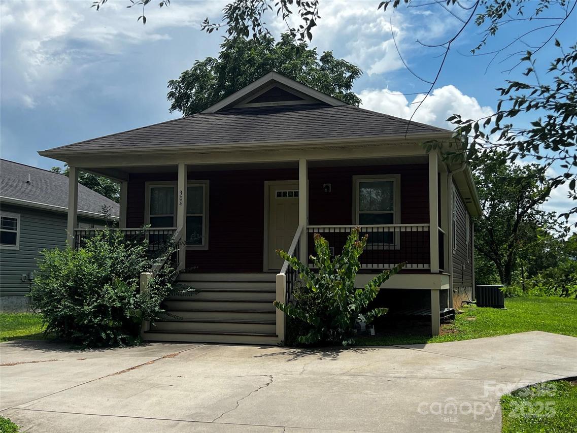304 Hazel Mill Rd., Asheville, NC 28806