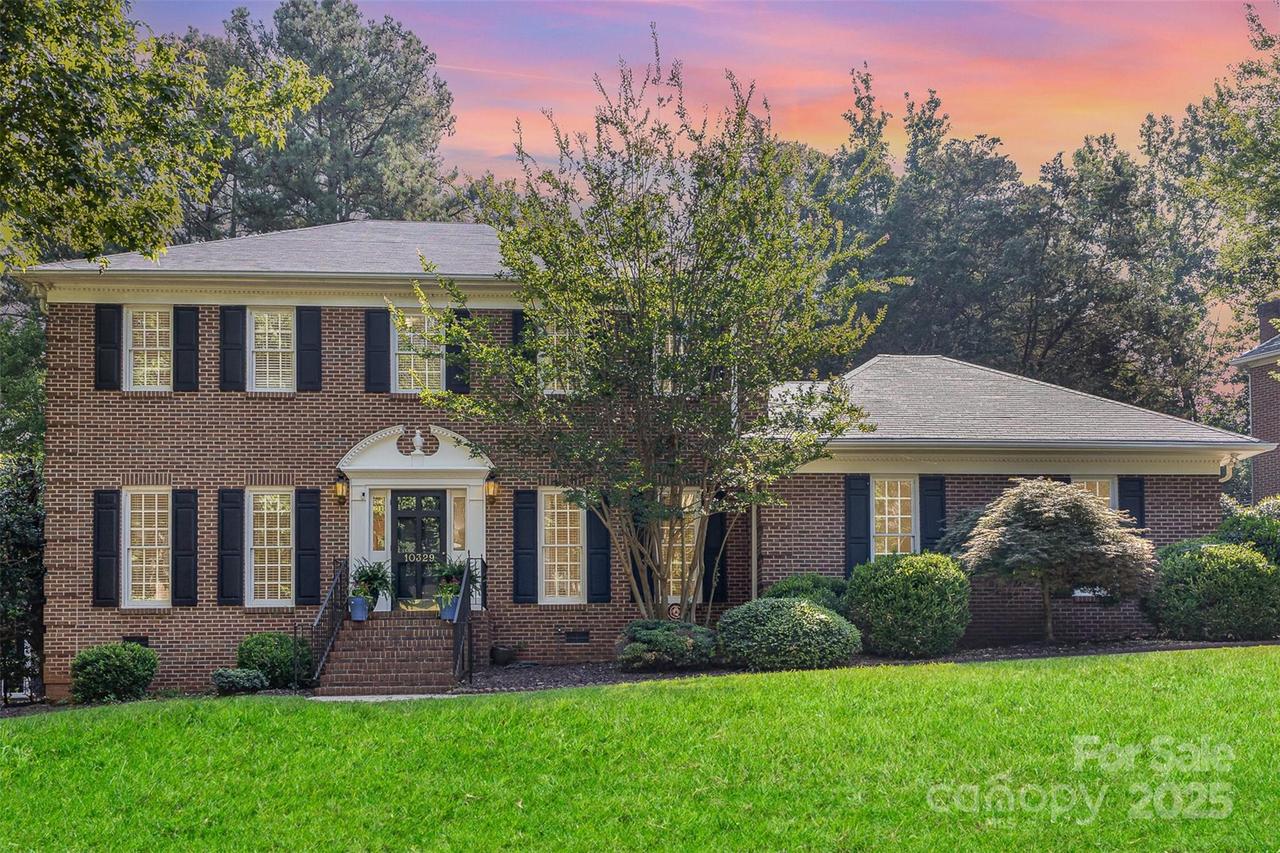 10329 Hollybrook Dr., Charlotte, NC 28277