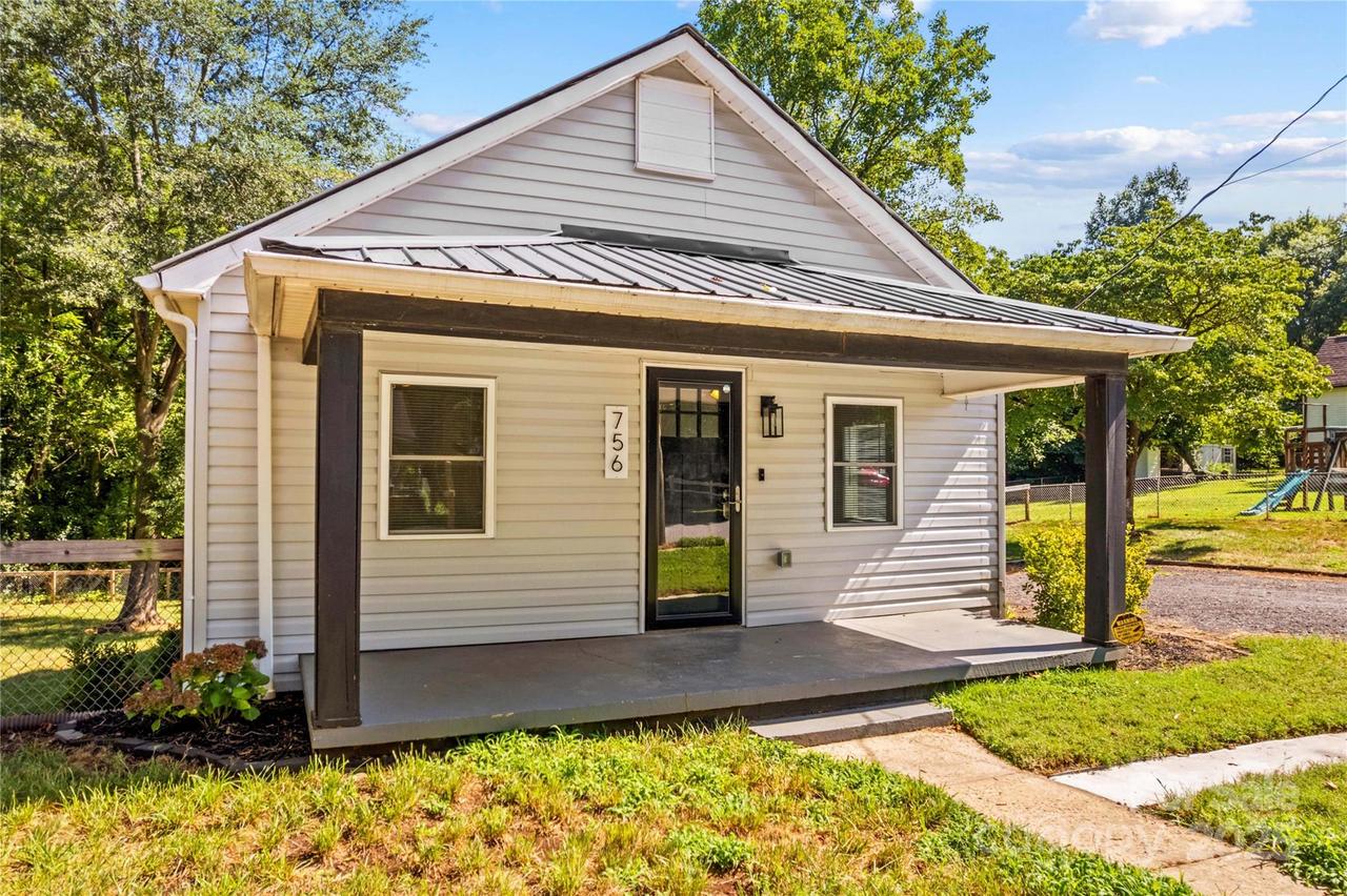 756 6th Ave., Hickory, NC 28602