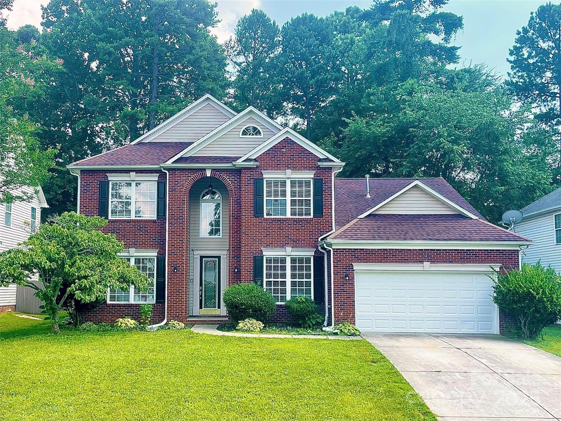 2834 Ritz Ln., Matthews, NC 28105