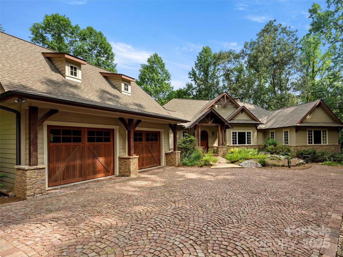 672 Walnut Valley Pkwy., Arden, NC 28704