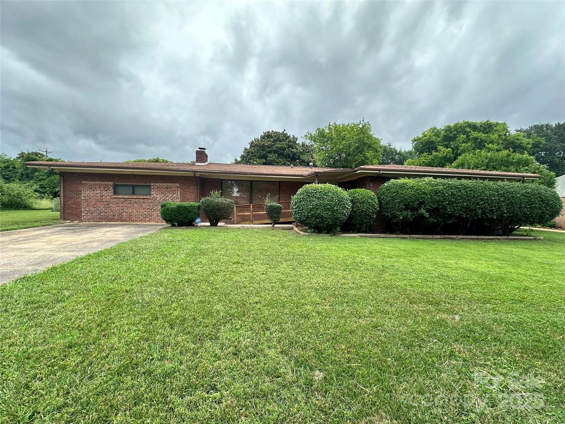 2128 Senior Dr., Charlotte, NC 28216