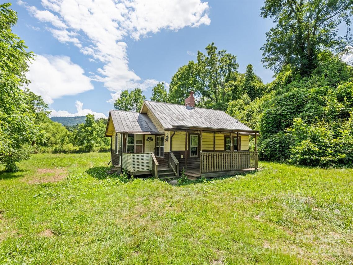 55 Shook St., Clyde, NC 28721
