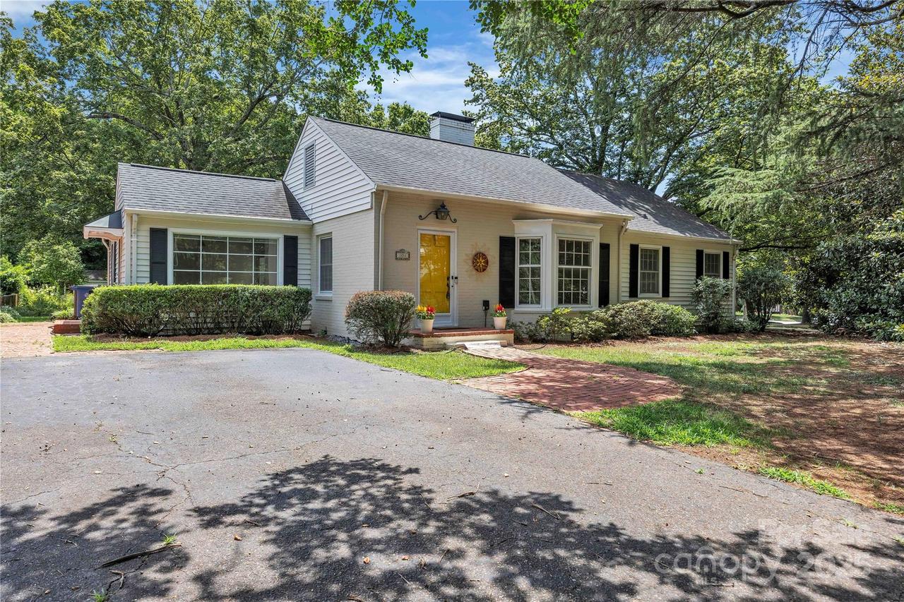 808 Henkel Rd., Statesville, NC 28677