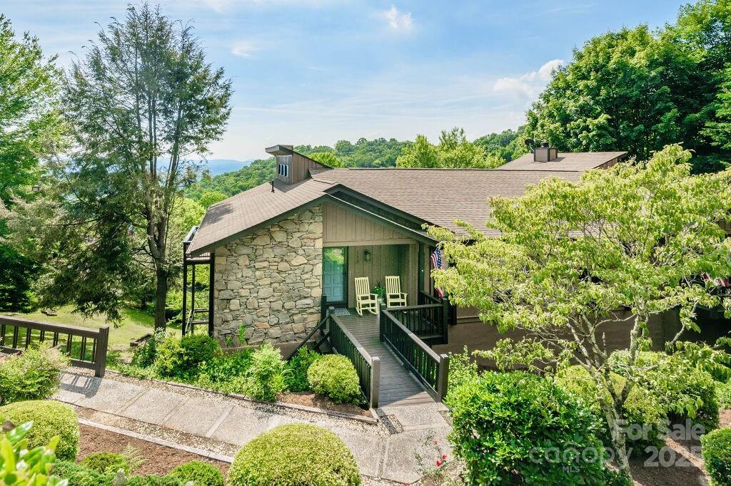 153 Country Ridge Rd., Laurel Park, NC 28739