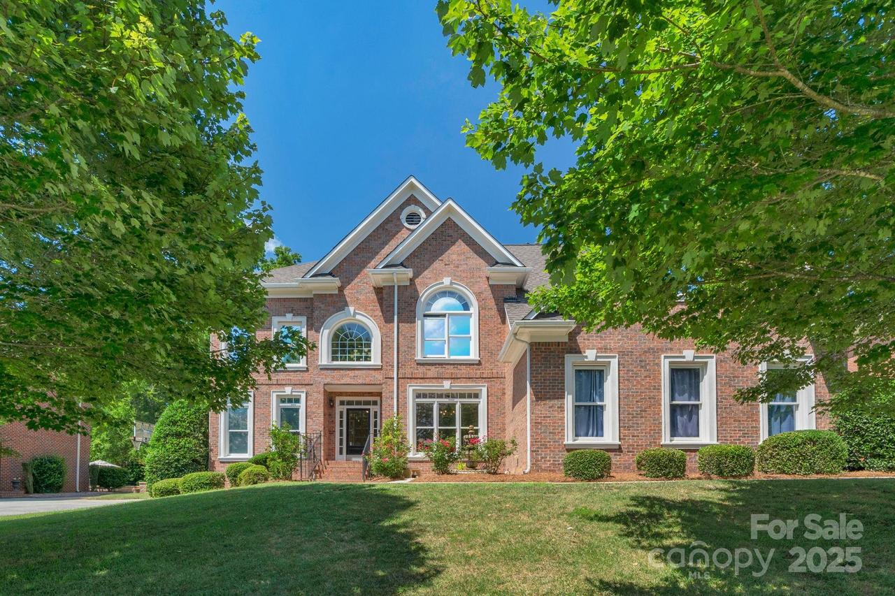 7404 Stonehaven Dr., Waxhaw, NC 28173