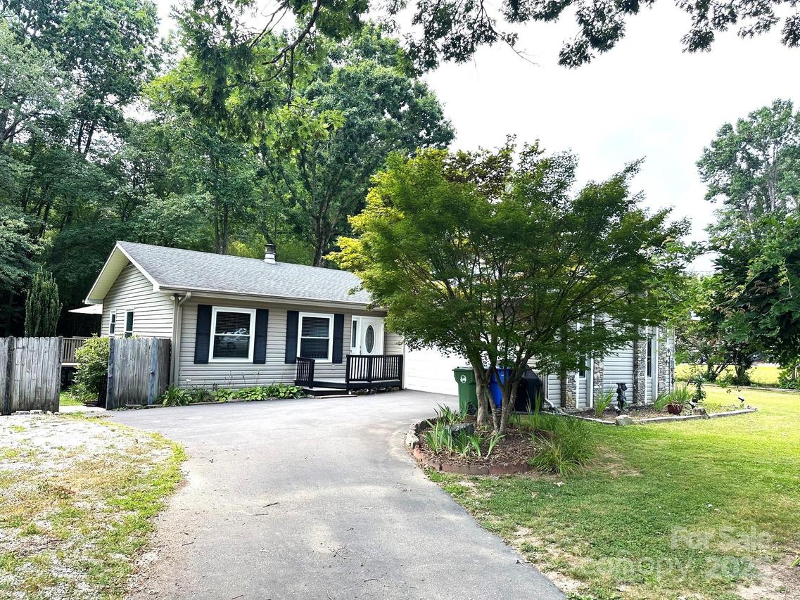 25 Norman Rd., Fletcher, NC 28732