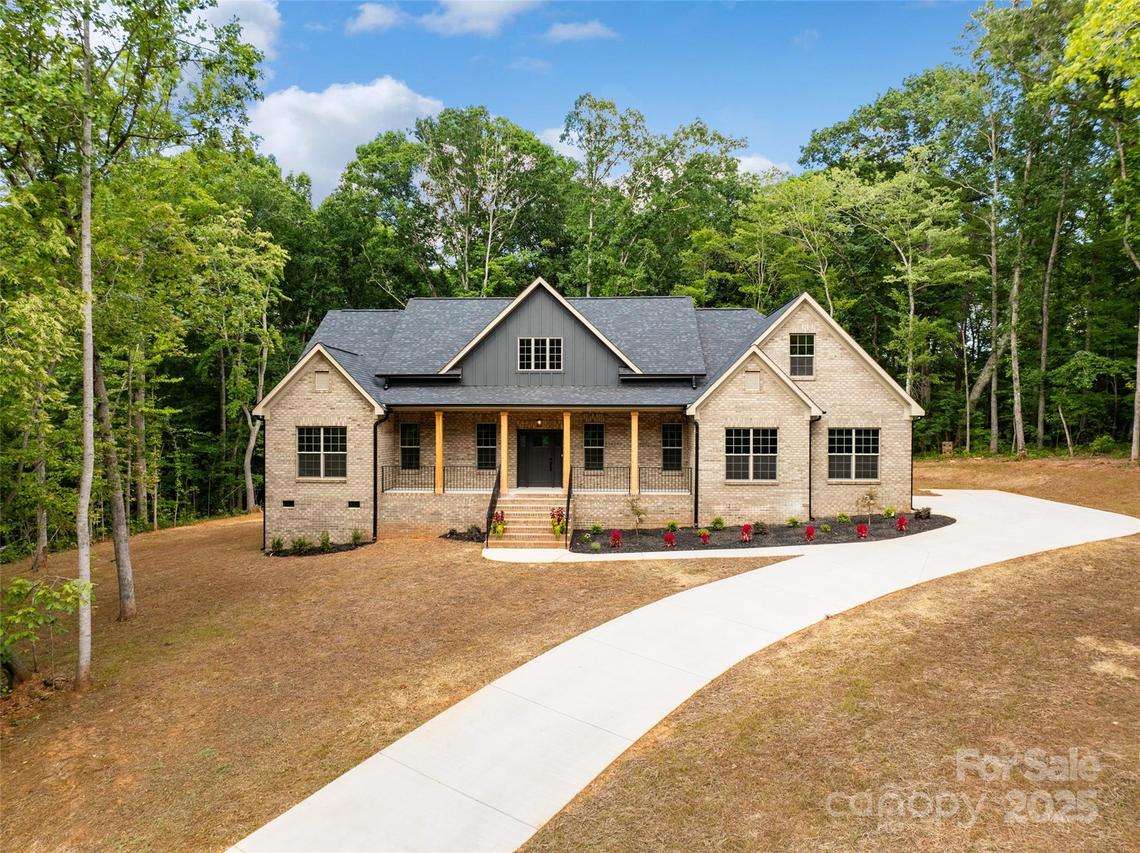129 Hannaford Pl., Gastonia, NC 28052