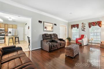 8837 Cedar Run Way, Charlotte, NC 28273