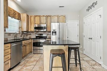 8837 Cedar Run Way, Charlotte, NC 28273