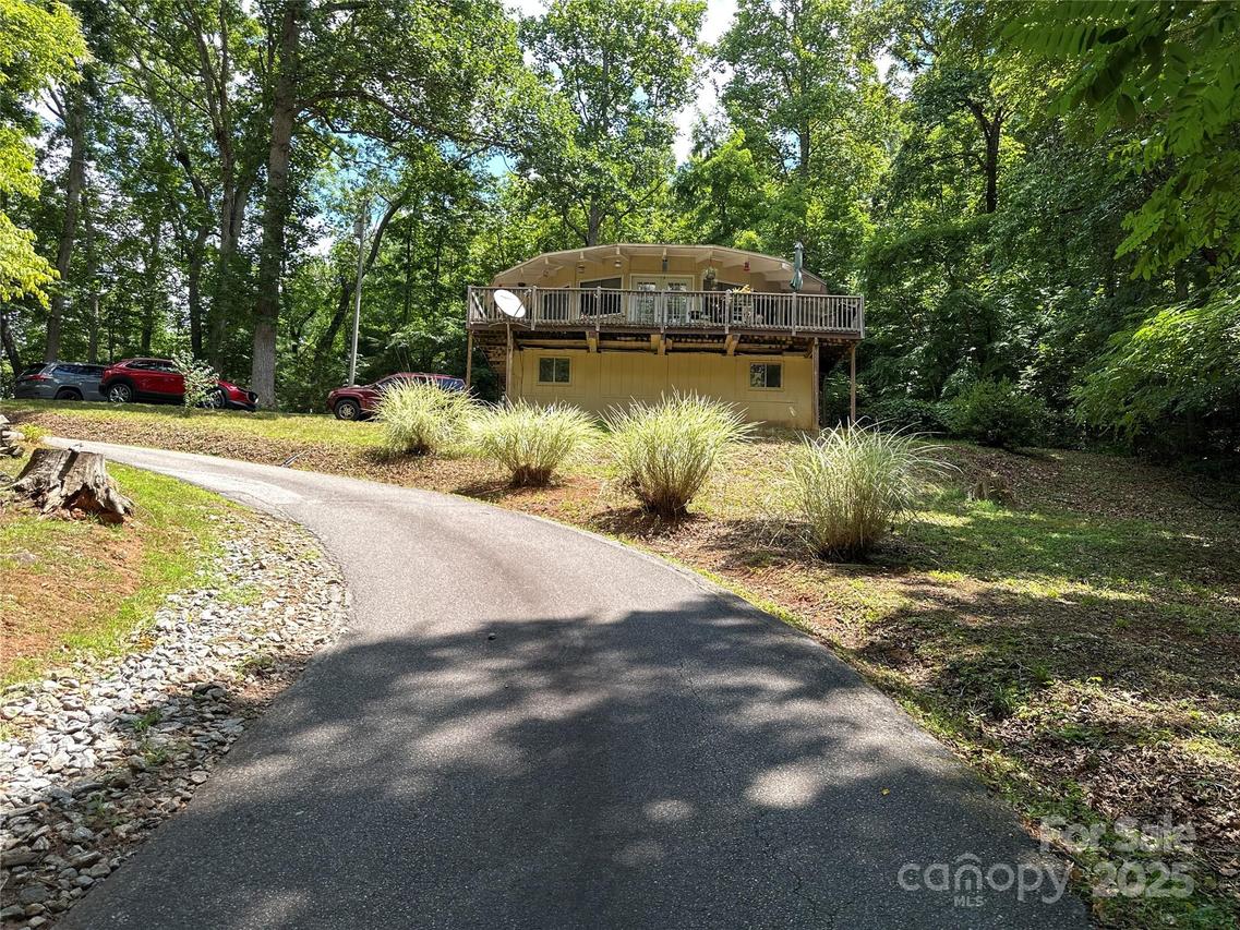 171 Windy Hill Dr., Franklin, NC 28734