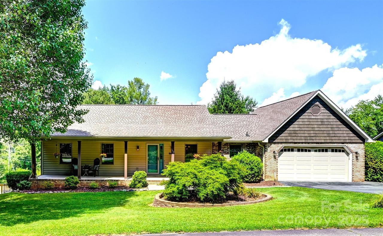 132 Mountain Valley Dr., Hendersonville, NC 28739