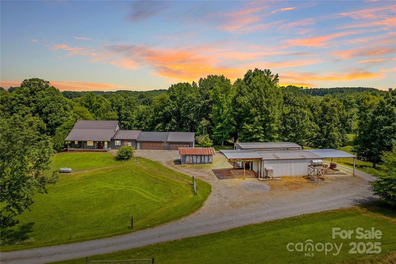 144 J And W Rd., Olin, NC 28660