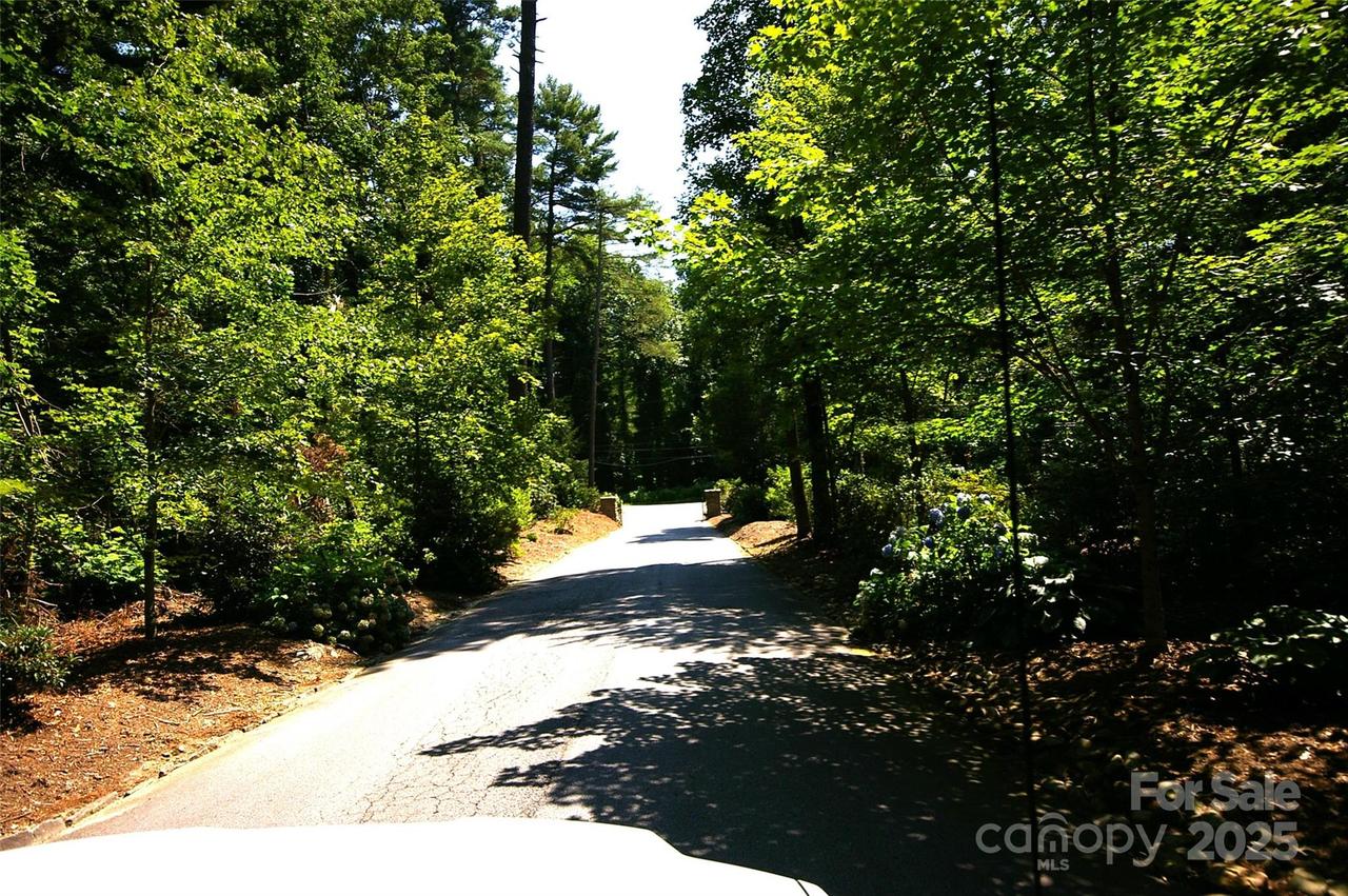 448 Sherwood Dr., Flat Rock, NC 28731