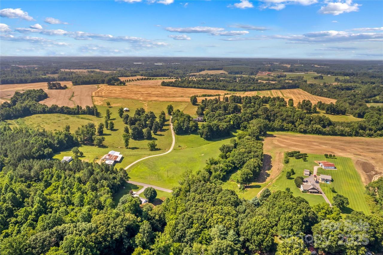 179 J And W Rd., Olin, NC 28660