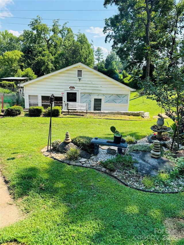 1611 Valwood Pl., Lenoir, NC 28645