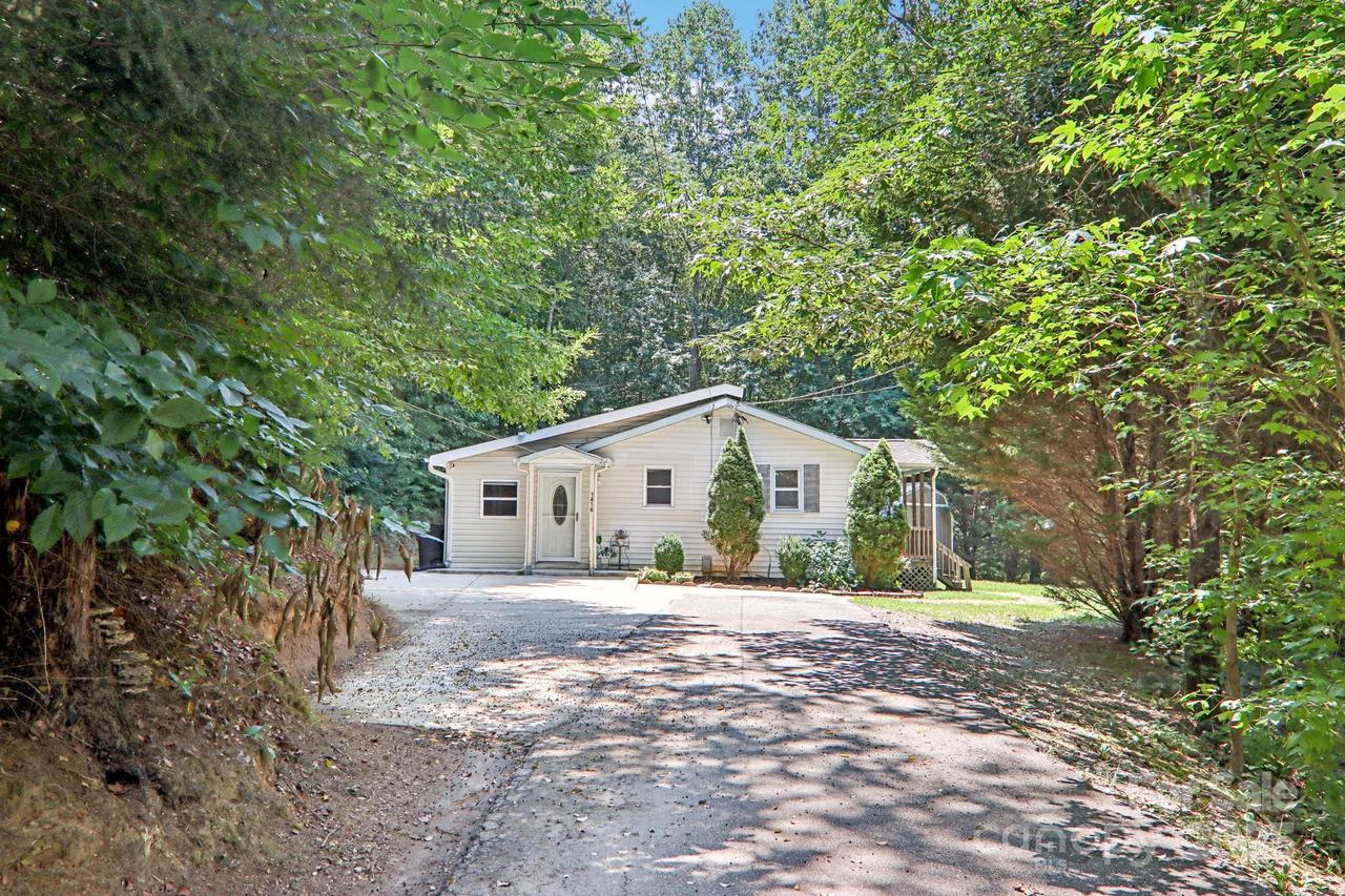 1416 Roy Dula Pl., Lenoir, NC 28645