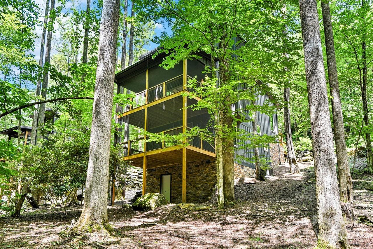 35 Creekside Village Ct., Sapphire, NC 28774