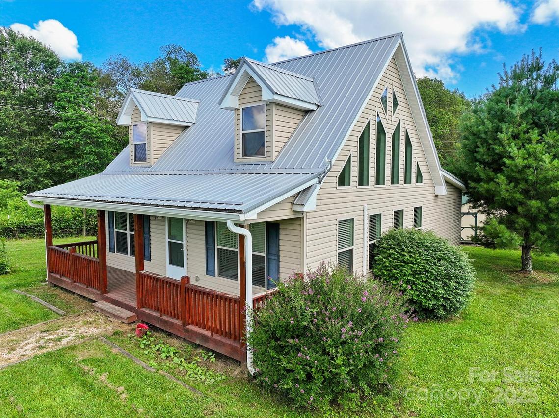 715 Windswept Ridge Rd., Canton, NC 28716