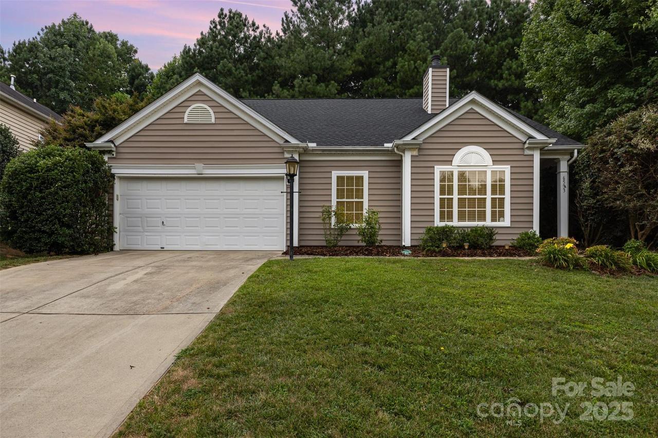 6533 Falls Lake Dr., Charlotte, NC 28270