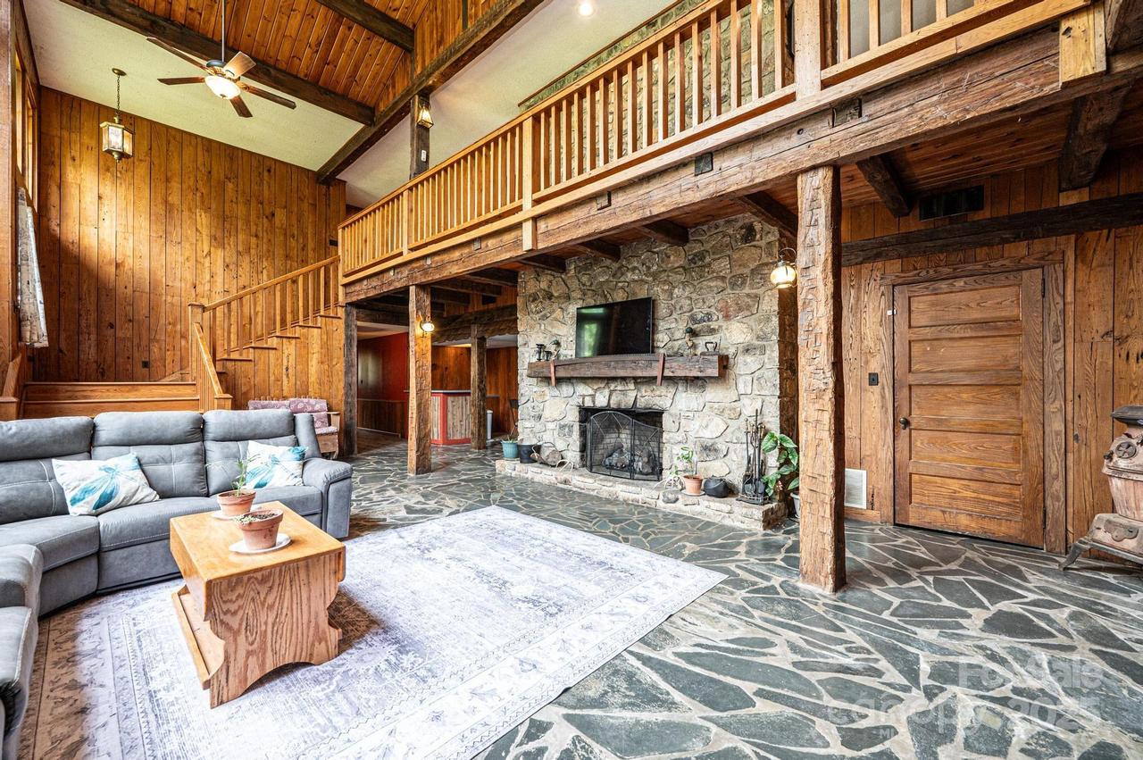 3245 Frank Martin Ln., Lenoir, NC 28645