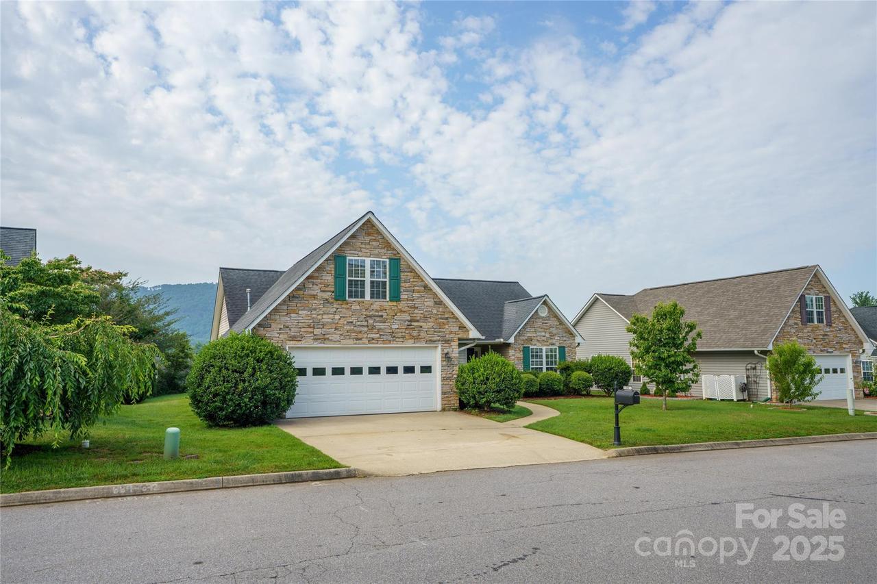 34 Dove Hollow Rd., Fletcher, NC 28732