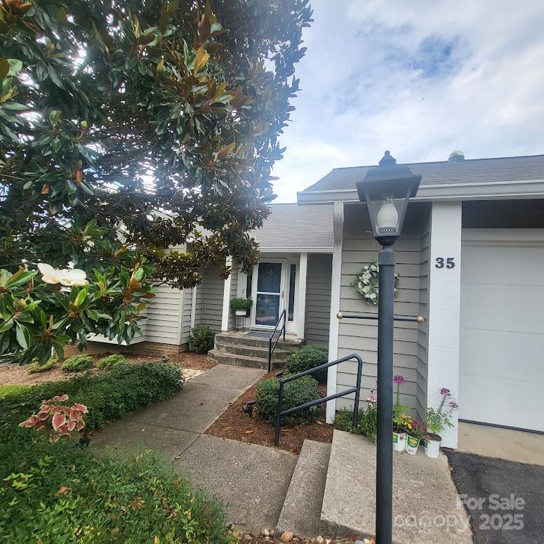 35 Cedarcliff Cir., Asheville, NC 28803