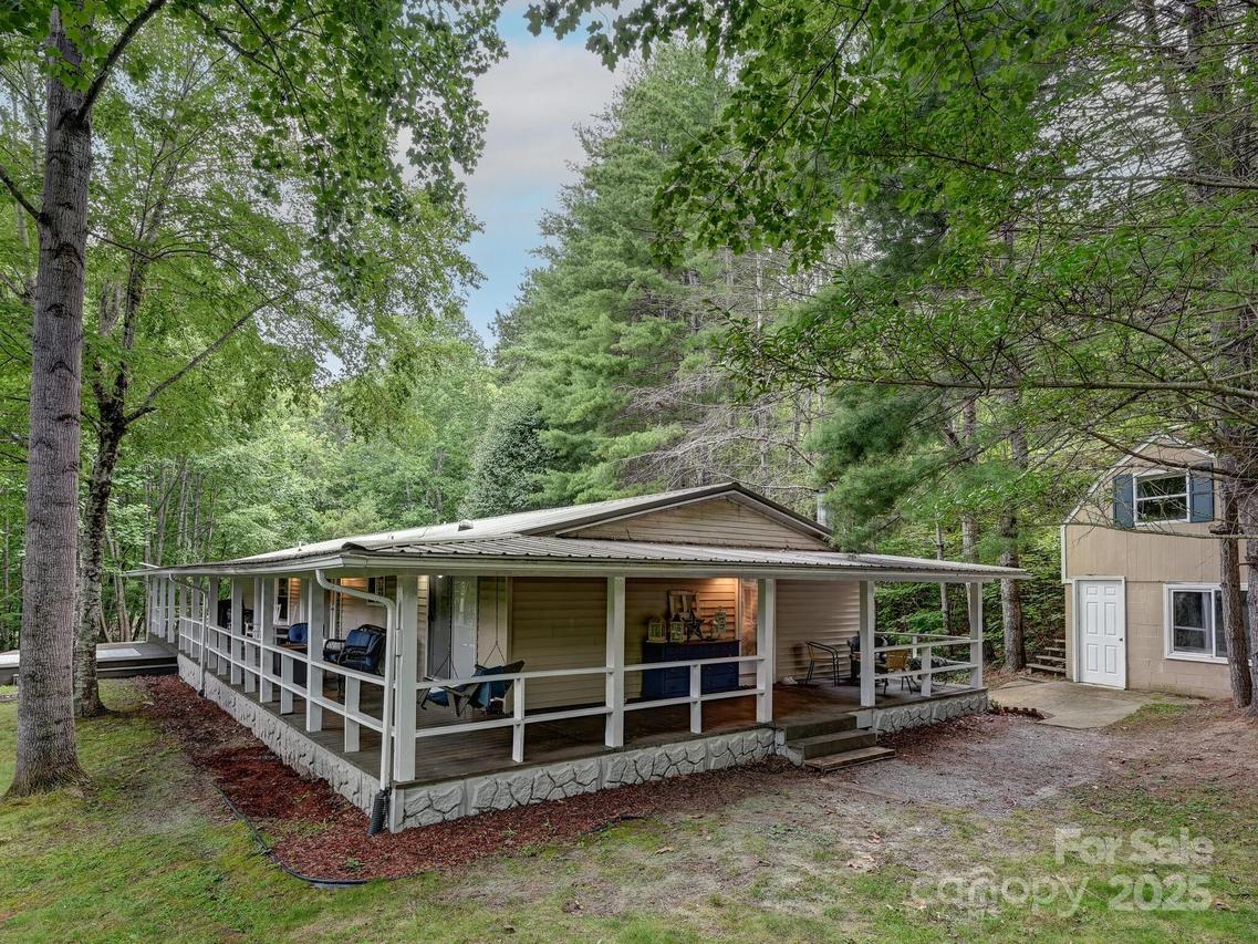 472 Hidden Valley Rd., Clyde, NC 28721