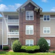 9810 Campus Walk Ln., Charlotte, NC 28262