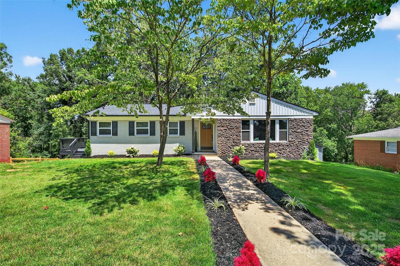 211 Hilltop St., Morganton, NC 28655