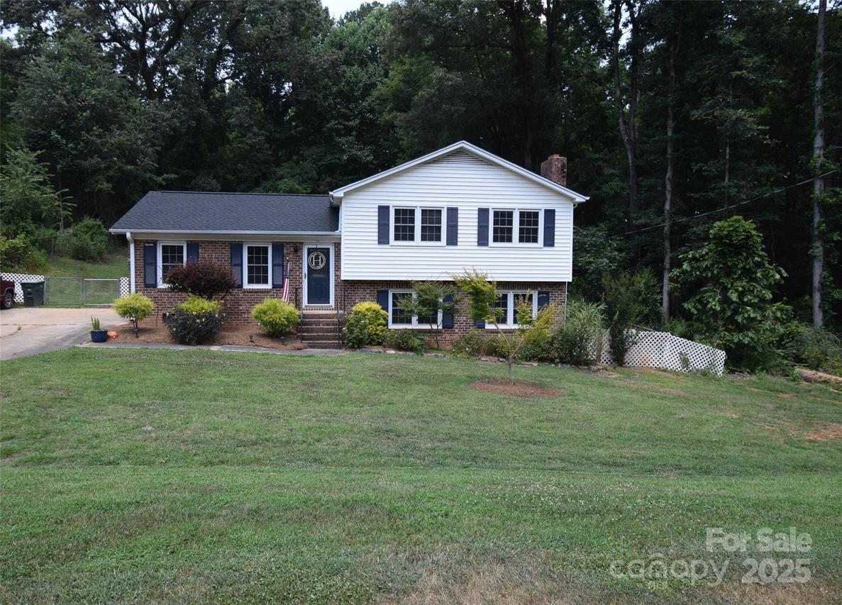 3402 Rollingwood Dr., Gastonia, NC 28052