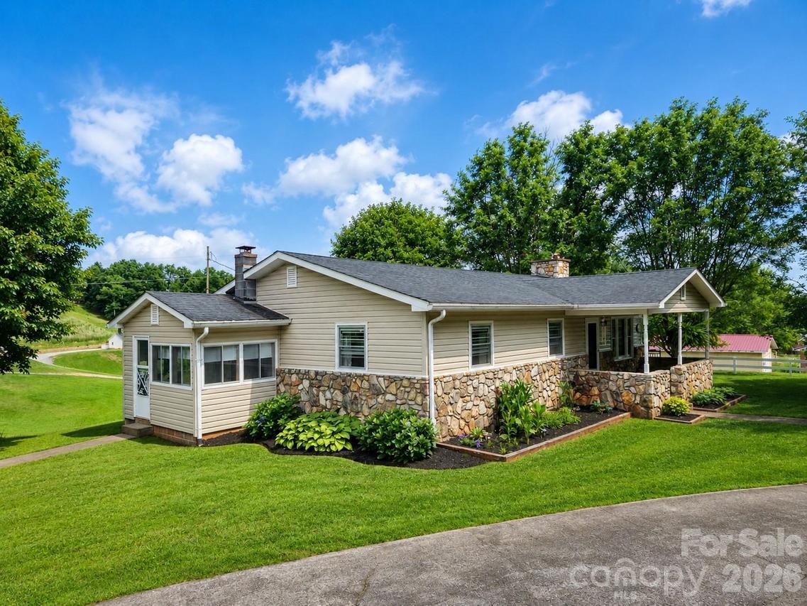560 Bailey Mountain Rd., Mars Hill, NC 28754