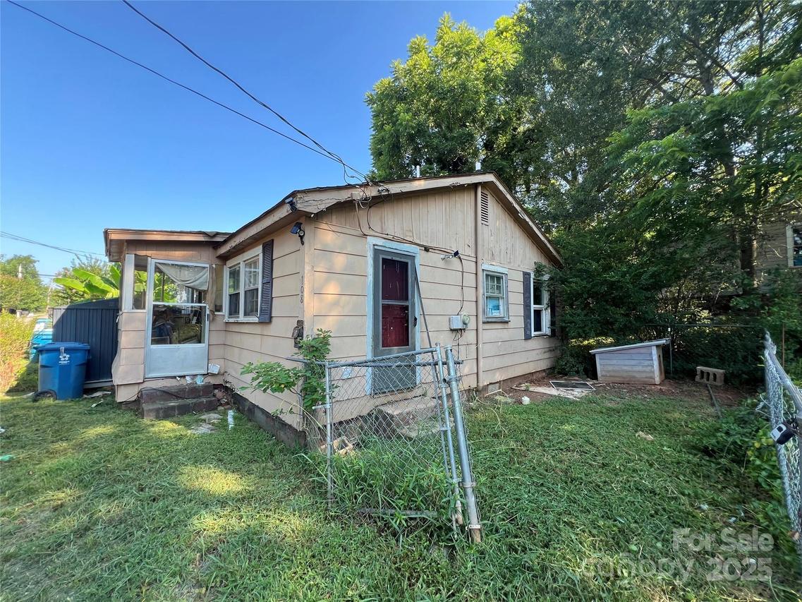 108 W Spruce St., Forest City, NC 28043
