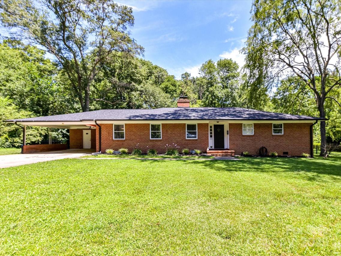 240 Cedar Ln., Mount Holly, NC 28120