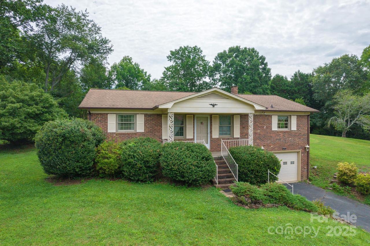 554 Wildlife Access Rd., Hickory, NC 28601