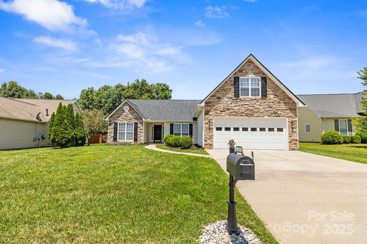 30 Morning Mist Rd., Fletcher, NC 28732