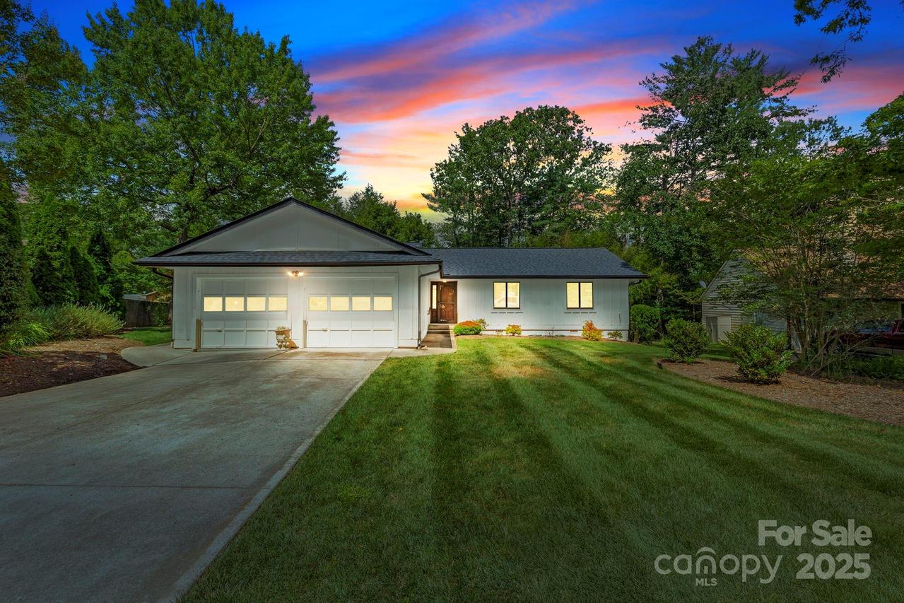 19 Golden Oaks Ln., Fletcher, NC 28732