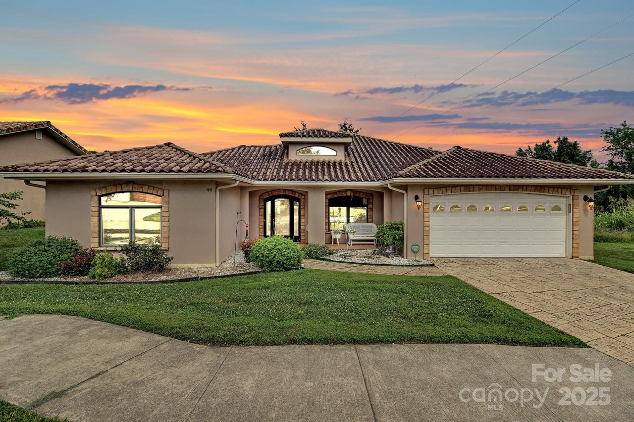 44 Pacifico Dr., Asheville, NC 28806