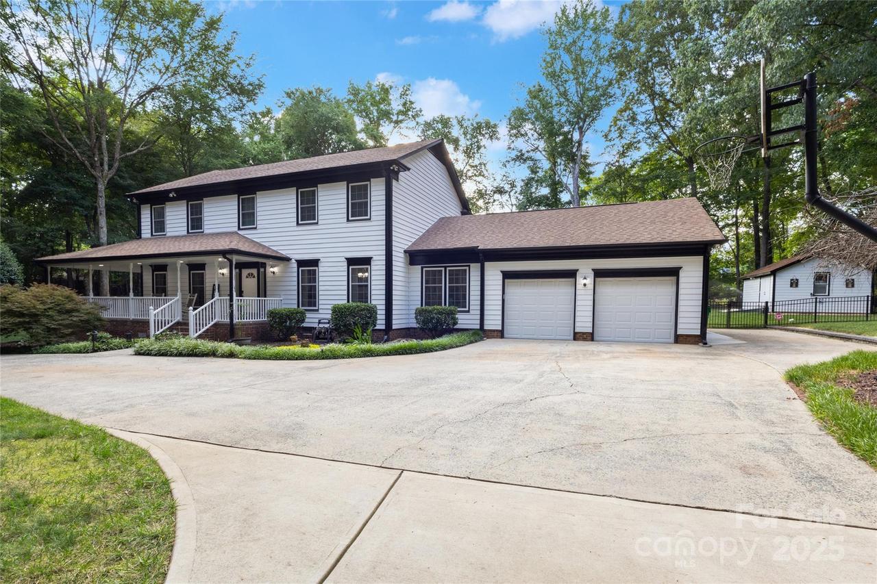 10700 Chestnut Hill Dr., Matthews, NC 28105
