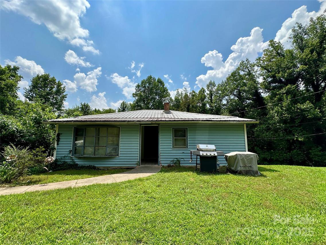 4207 Peach Orchard Rd., Granite Falls, NC 28630