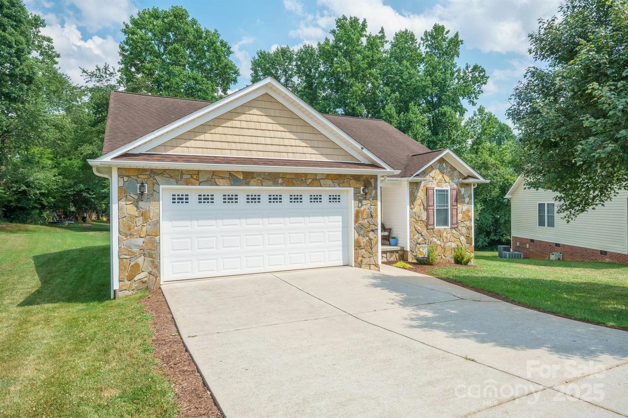 1566 Mayfair Dr., Conover, NC 28613